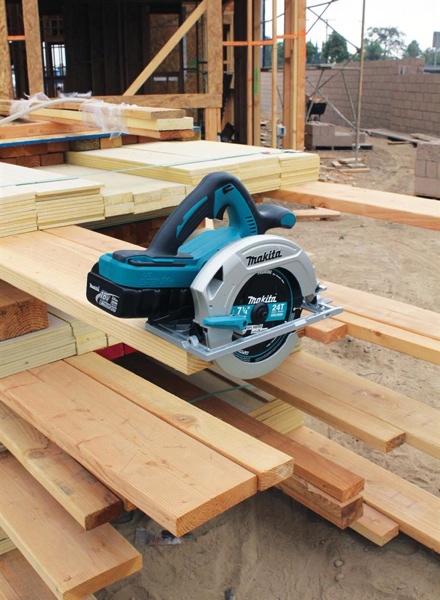 Makita 36V circular Saw on