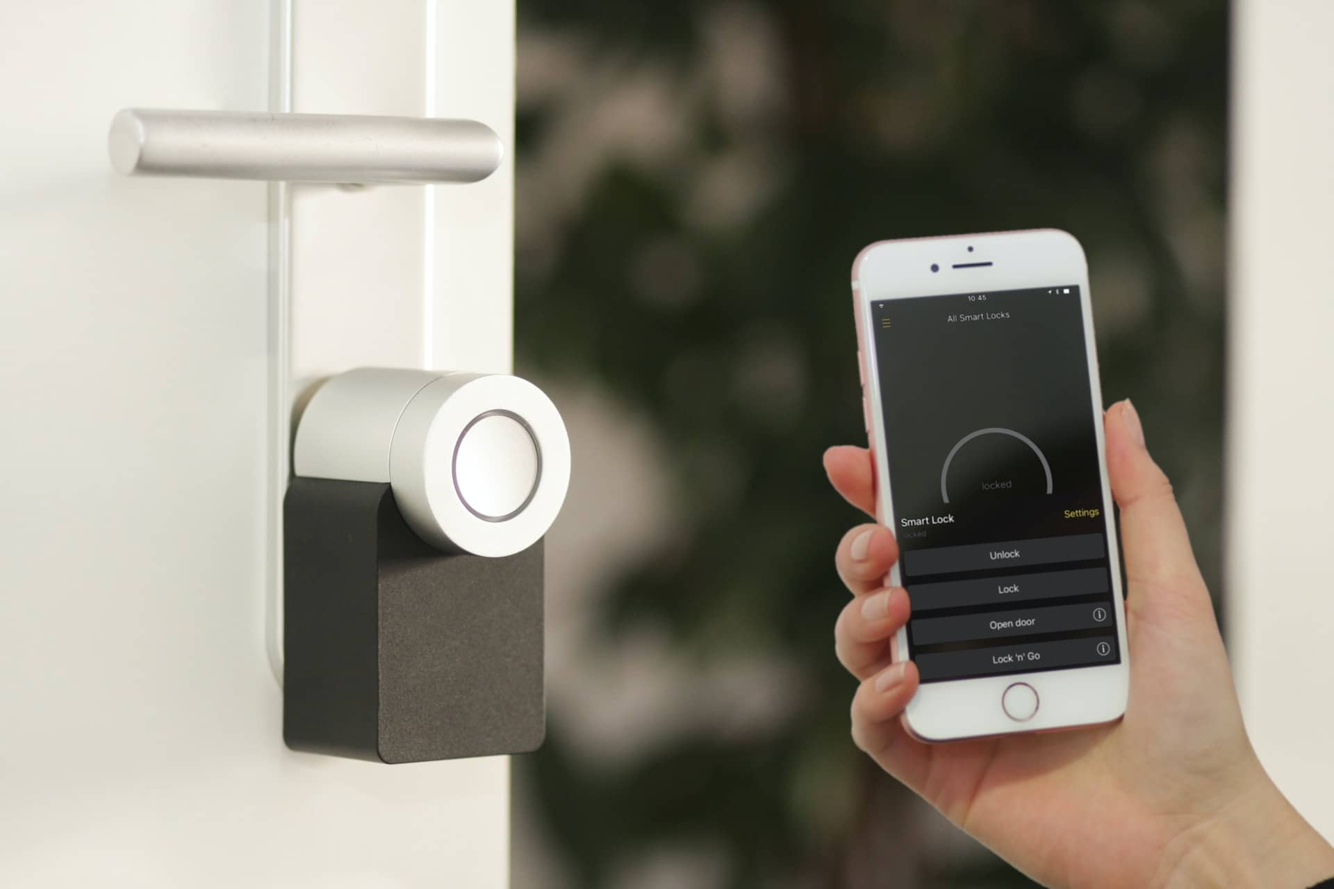 smartphone and electronic door lock